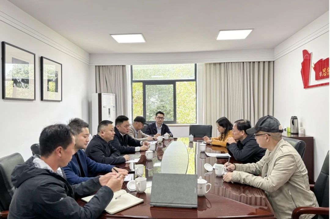 省ag亚娱集团集团考察组赴成都大学考察交流